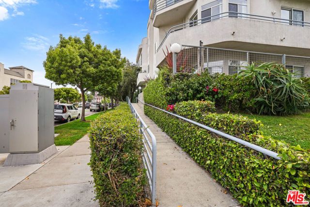 1325 ARIZONA Avenue 201, Santa Monica, CA 90404
