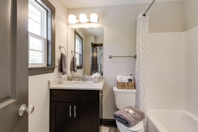 1064 E Elmwood Drive, Chattanooga, TN 37405