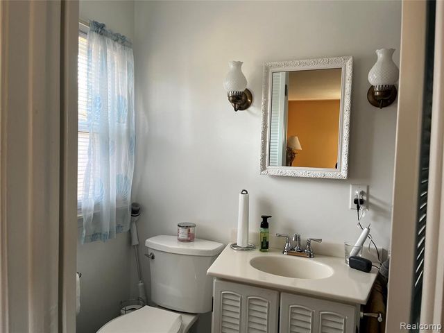 25611 Mulroy Drive, Southfield, MI 48033