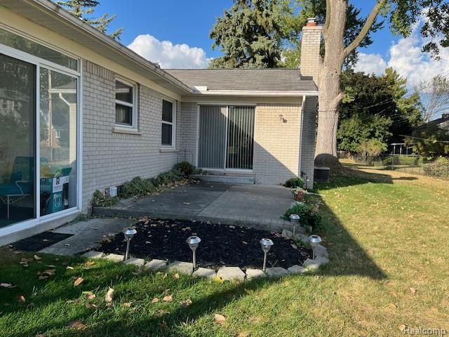 25611 Mulroy Drive, Southfield, MI 48033