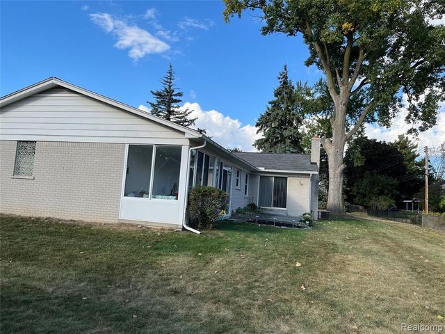 25611 Mulroy Drive, Southfield, MI 48033