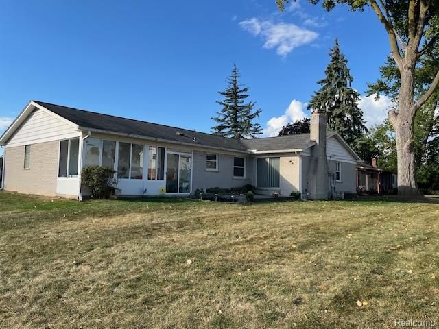 25611 Mulroy Drive, Southfield, MI 48033