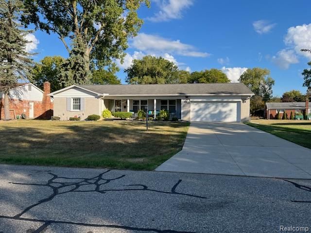 25611 Mulroy Drive, Southfield, MI 48033