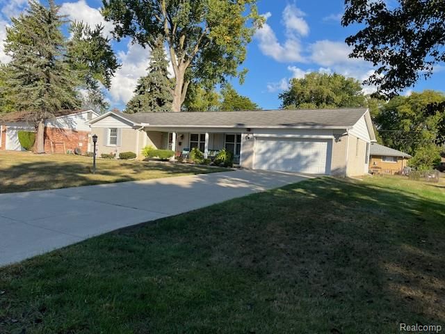 25611 Mulroy Drive, Southfield, MI 48033