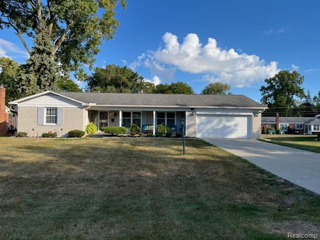 25611 Mulroy Drive, Southfield, MI 48033