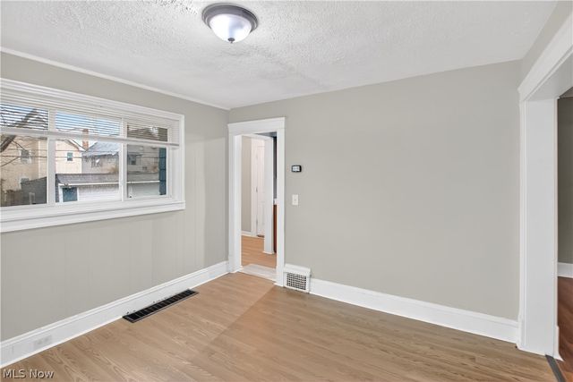 884 Nela View Road, Cleveland Heights, OH 44112