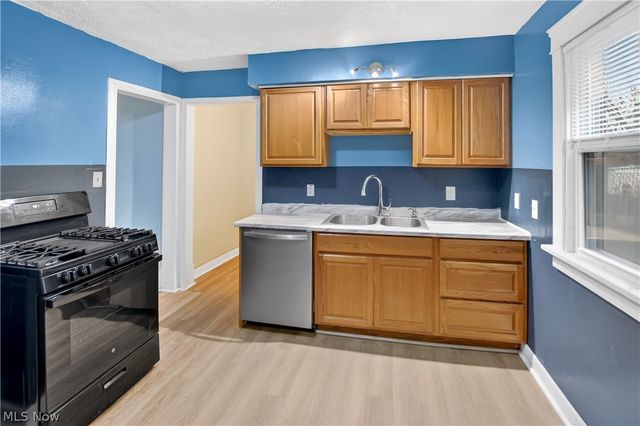 884 Nela View Road, Cleveland Heights, OH 44112