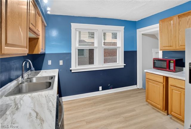 884 Nela View Road, Cleveland Heights, OH 44112