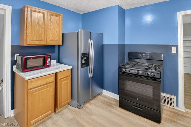 884 Nela View Road, Cleveland Heights, OH 44112