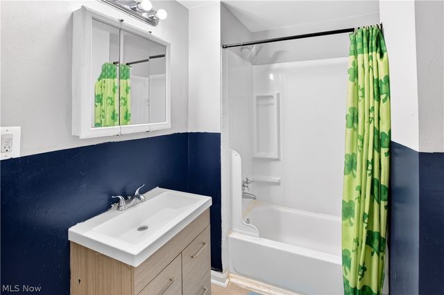 884 Nela View Road, Cleveland Heights, OH 44112