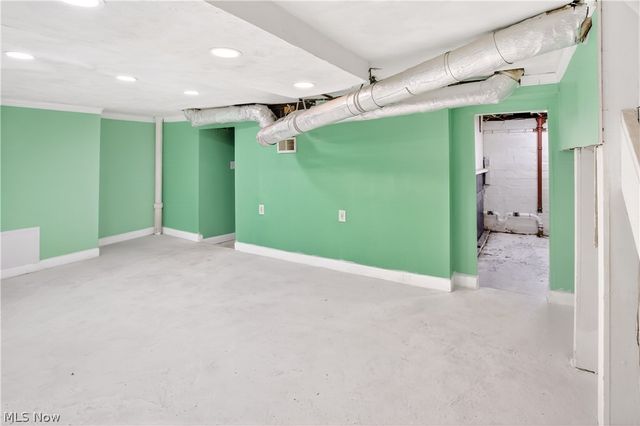 884 Nela View Road, Cleveland Heights, OH 44112