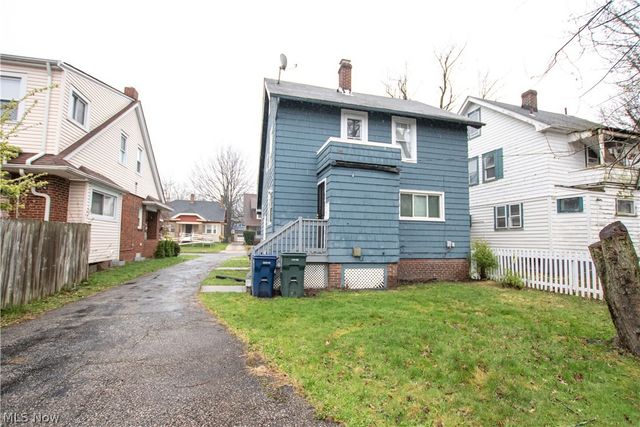 884 Nela View Road, Cleveland Heights, OH 44112