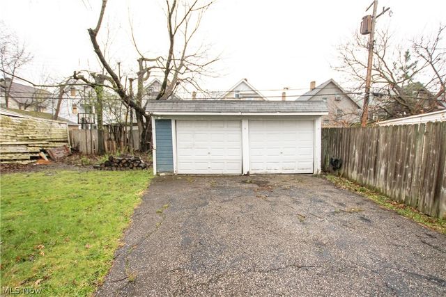 884 Nela View Road, Cleveland Heights, OH 44112