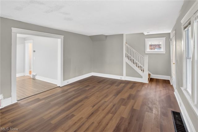 884 Nela View Road, Cleveland Heights, OH 44112