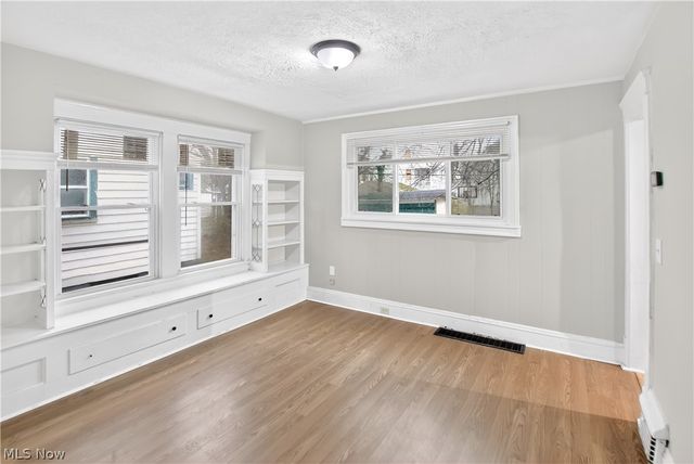 884 Nela View Road, Cleveland Heights, OH 44112