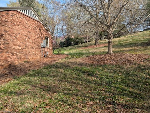4661 Kinnamon Road, Winston-salem, NC 27103