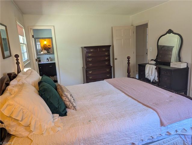 4661 Kinnamon Road, Winston-salem, NC 27103