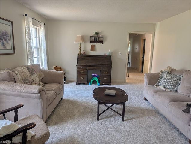 4661 Kinnamon Road, Winston-salem, NC 27103