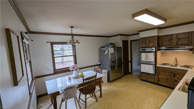 4661 Kinnamon Road, Winston-salem, NC 27103