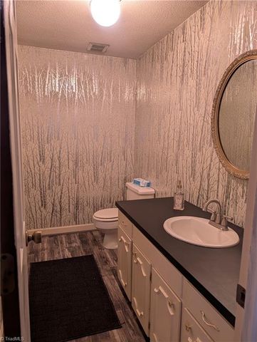 4661 Kinnamon Road, Winston-salem, NC 27103