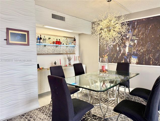 3701 N Country Club Dr 2205, Aventura, FL 33180