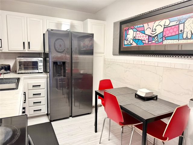 3701 N Country Club Dr 2205, Aventura, FL 33180