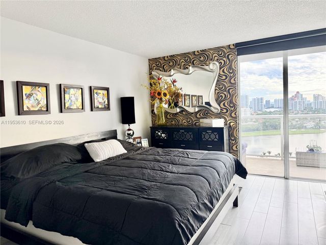 3701 N Country Club Dr 2205, Aventura, FL 33180