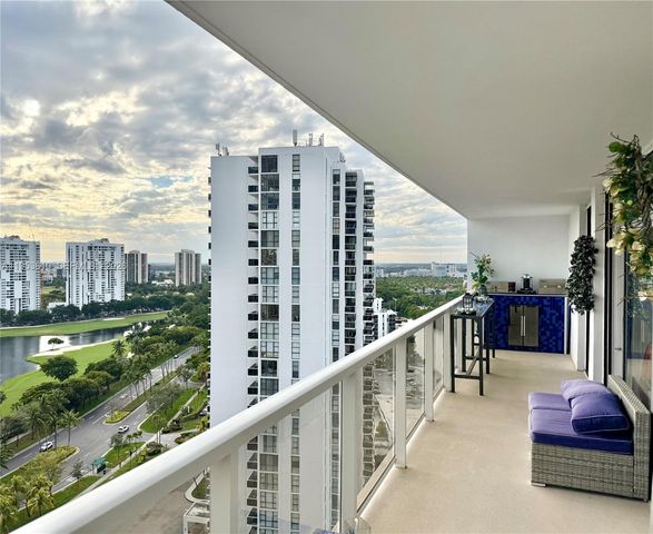 3701 N Country Club Dr 2205, Aventura, FL 33180