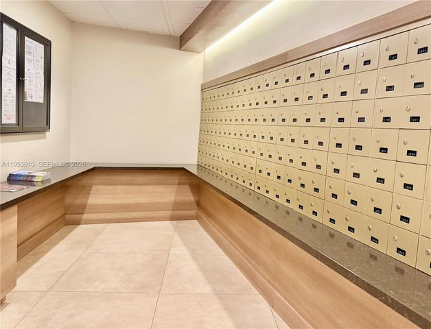 3701 N Country Club Dr 2205, Aventura, FL 33180