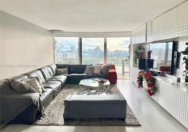 3701 N Country Club Dr 2205, Aventura, FL 33180