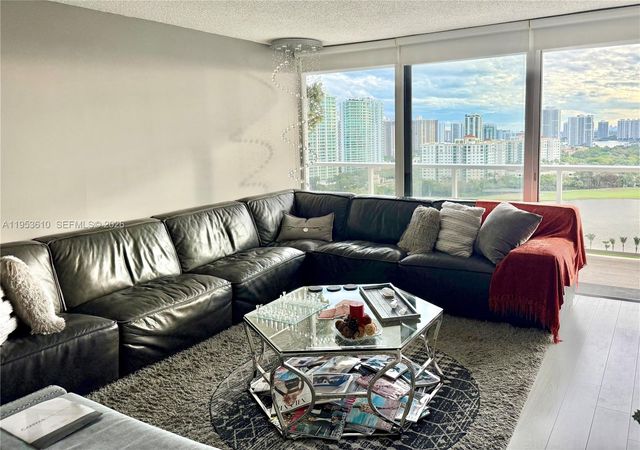 3701 N Country Club Dr 2205, Aventura, FL 33180