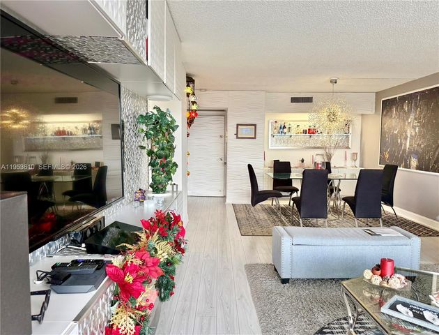 3701 N Country Club Dr 2205, Aventura, FL 33180