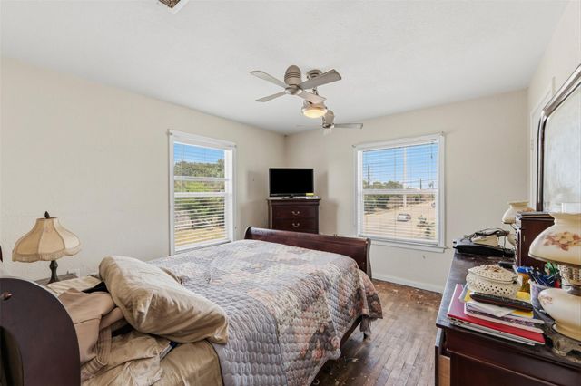 2001 67th Street, Galveston, TX 77551