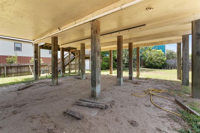 2001 67th Street, Galveston, TX 77551