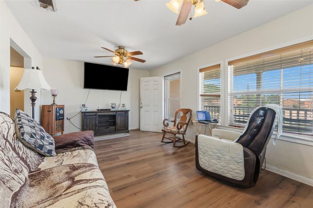 2001 67th Street, Galveston, TX 77551