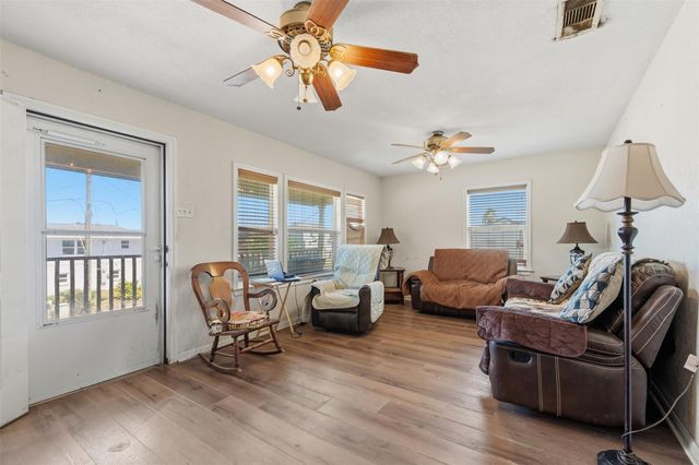 2001 67th Street, Galveston, TX 77551