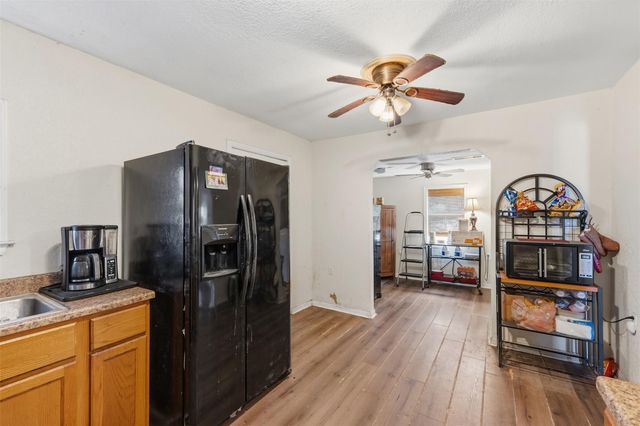 2001 67th Street, Galveston, TX 77551