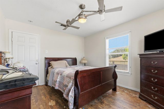 2001 67th Street, Galveston, TX 77551