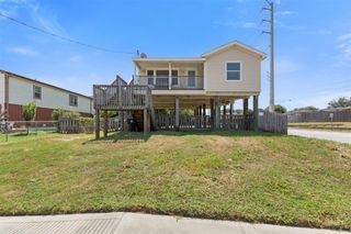 2001 67th Street, Galveston, TX 77551