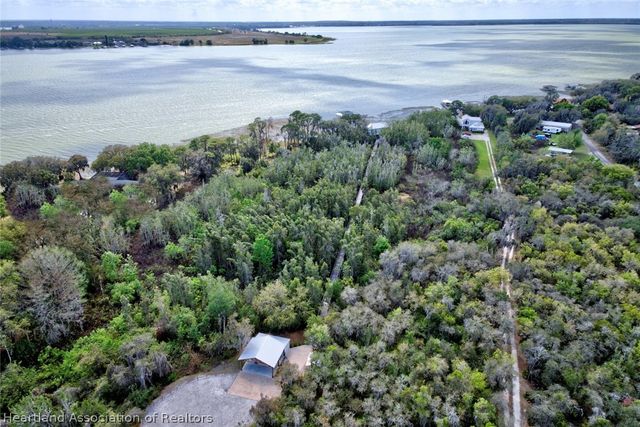 424 Lake Mirror Drive, Lake Placid, FL 33852