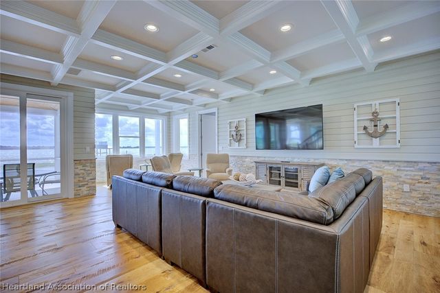 424 Lake Mirror Drive, Lake Placid, FL 33852