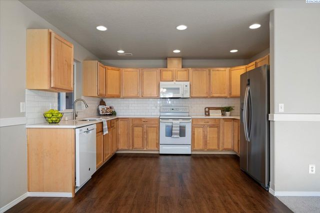 2581 Jason Loop, Richland, WA 99352