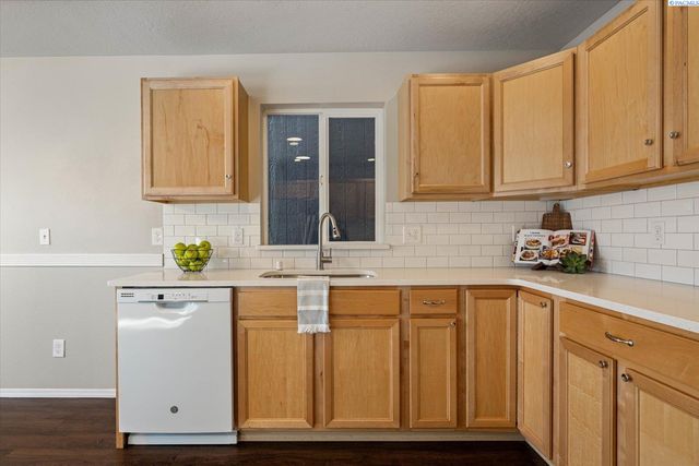 2581 Jason Loop, Richland, WA 99352