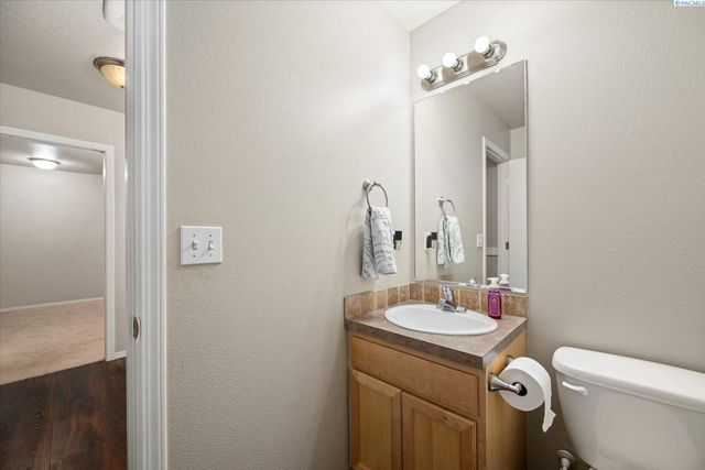 2581 Jason Loop, Richland, WA 99352