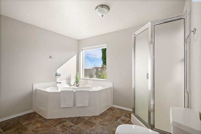 2581 Jason Loop, Richland, WA 99352