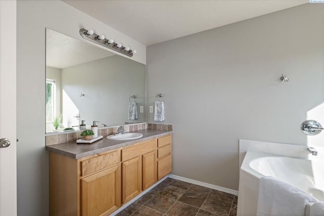 2581 Jason Loop, Richland, WA 99352