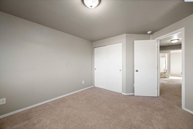2581 Jason Loop, Richland, WA 99352