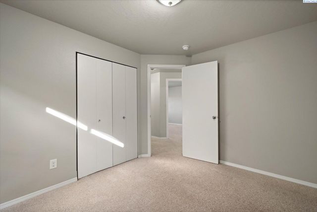 2581 Jason Loop, Richland, WA 99352