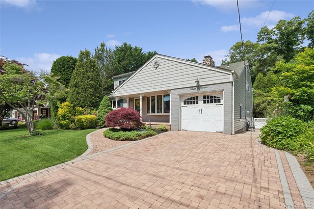 318 Lakeshore Boulevard, Massapequa Park, NY 11762