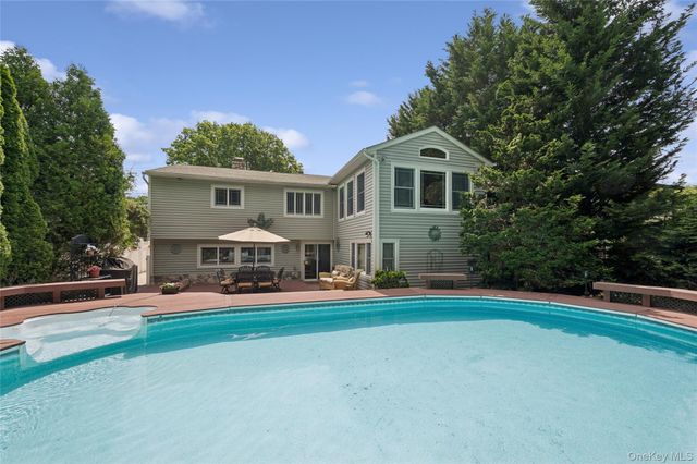 318 Lakeshore Boulevard, Massapequa Park, NY 11762